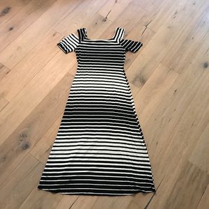 Black/white dress cold shoulder sleeves